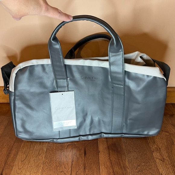 CALVIN KLEIN GREY DUFFLE BAG B51 - Picture 4 of 10